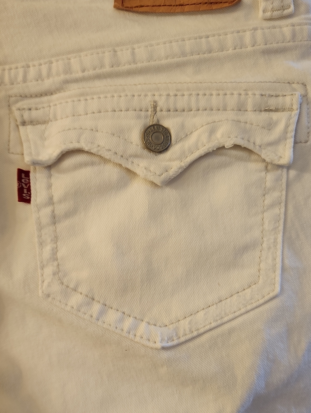Levi's 542 Low Rise White Cuffed Denim Shorts, Women's Size 16 - Picture 4 of 7